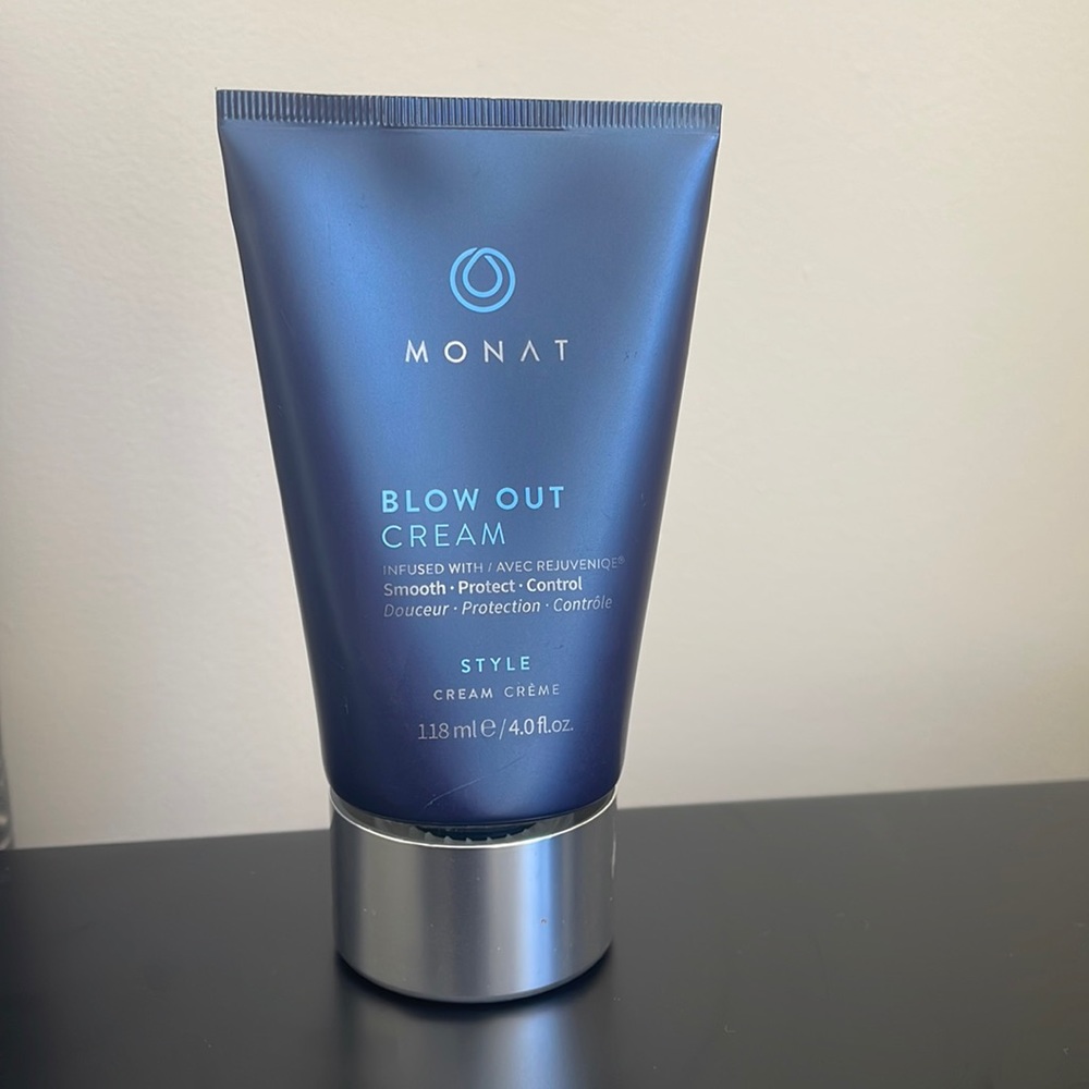 Monat: Blow Out Cream